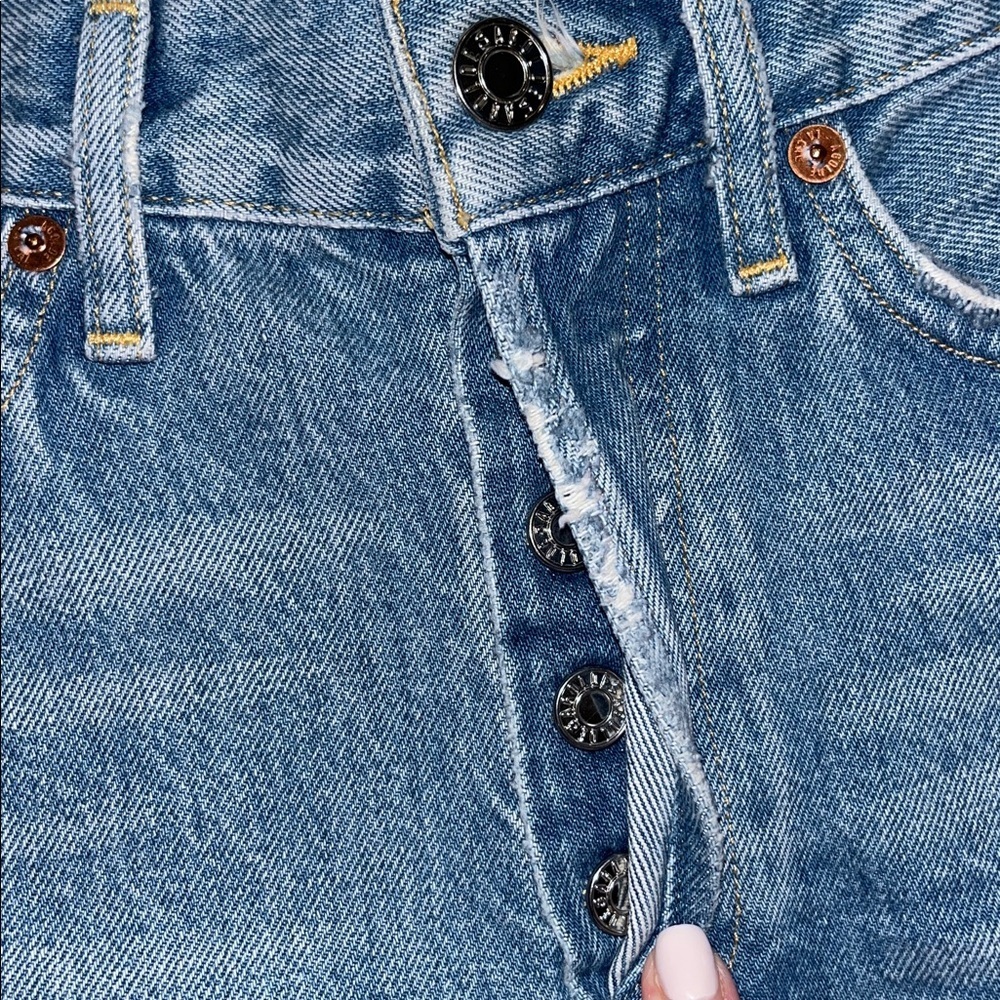 AGOLDE Parker Vintage Cut Off Short | size 23 - Picture 3 of 9